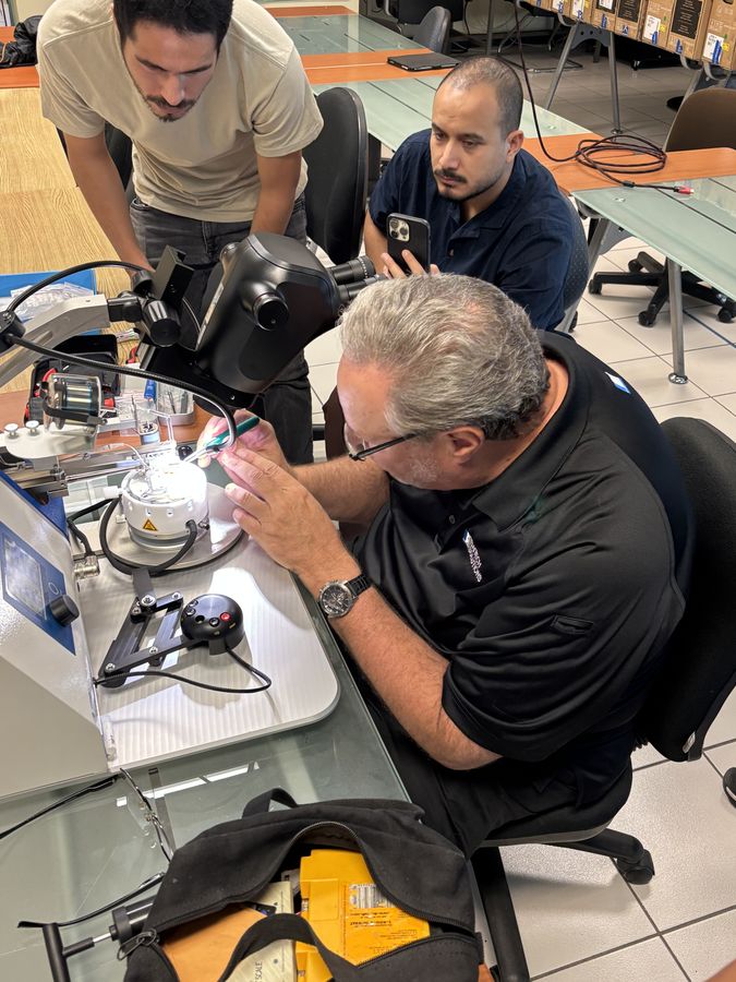 Capacitación práctica en equipo Baitech y TPT con usuarios en laboratorio