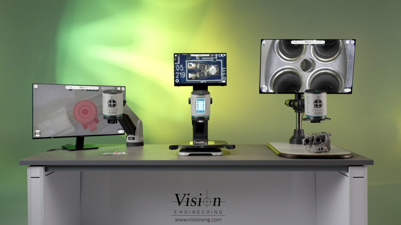 Tres sistemas de inspección digital EVO Cam AURA de Vision Engineering con sus monitores
